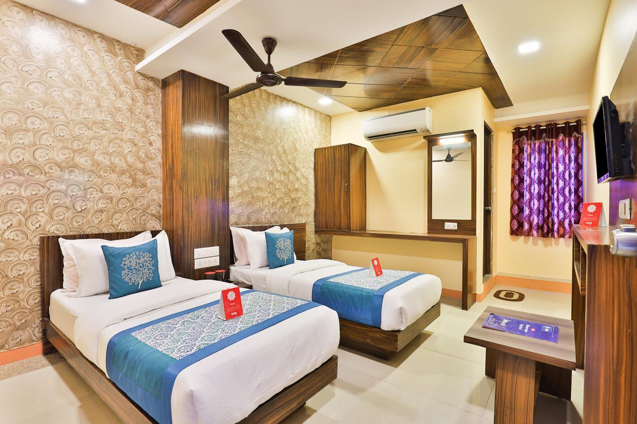Oyo 12196 Hotel Mayur Park Residency Ahmedabad Eksteriør bilde